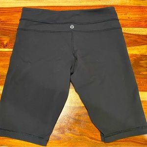 LULULEMON Women’s Fitness shorts, Size 6